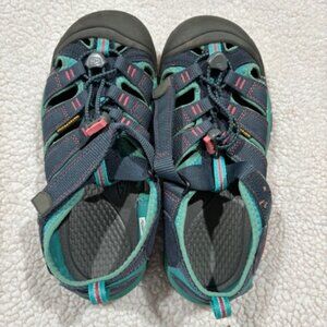 Kids Keene Newport H2 Hydro Sandals in blue/teal colors.